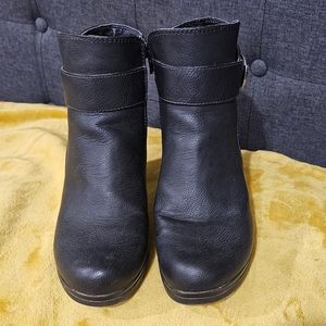 Life Stride Black Ankle booties w/heel size 7